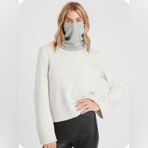 Banana Republic Women’s Sweater Knit Adjustable Neck Face Gaiter Heather Gray